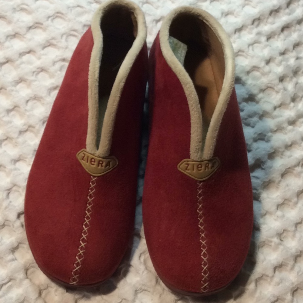 Slippers, size 39